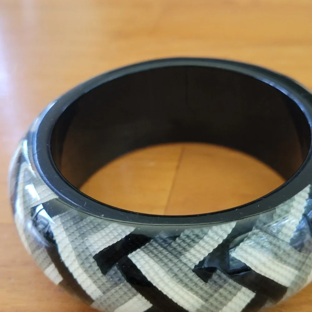 Chunky Black Resin Bangle Bracelet Embedded Woven Geometric Pattern 85g VTG
